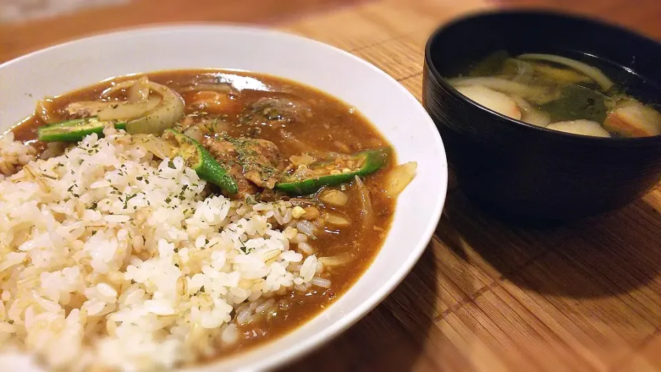 鯖と玉ねぎとオクラのカレー🍛
の晩ごはん✨|kaz(*･ω･)さん