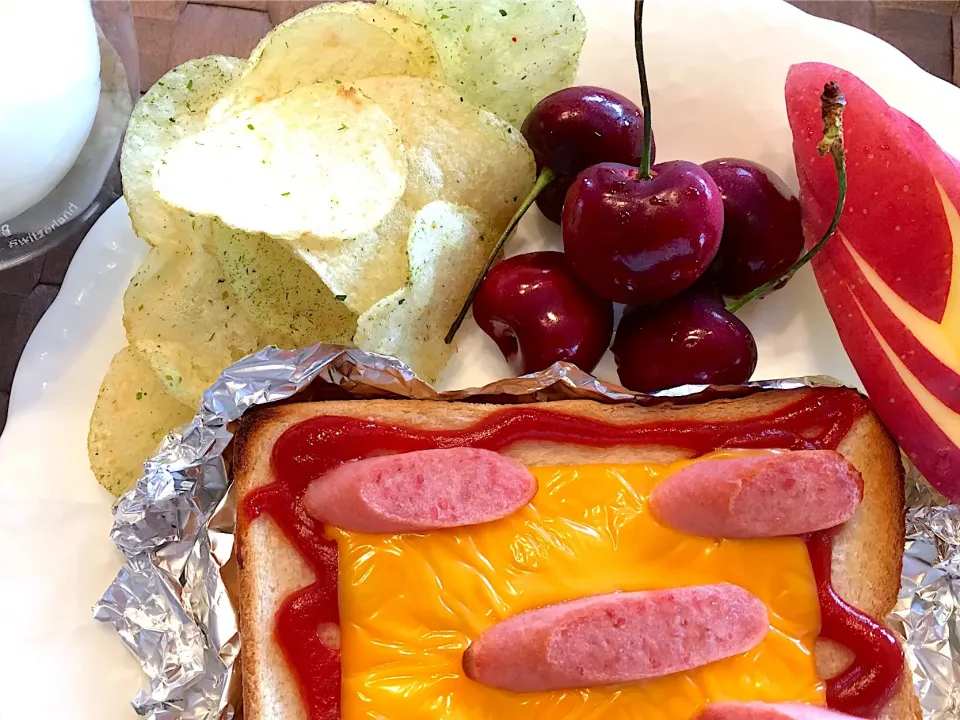 今日の朝食🍎うちのちびっ子2人が制作のピザパン🥪意外にヘルシーです😉|Flowerさん