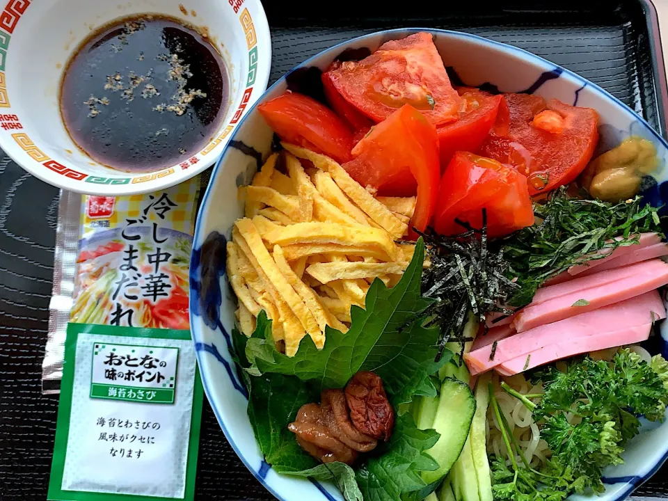 ごまとポン酢味変幻冷やし中華に梅肉ソース添えて|駄菓子屋さん