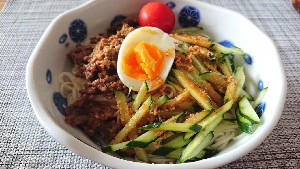 休日簡単ランチ
まぜそば風ソーメン|くみけるさん