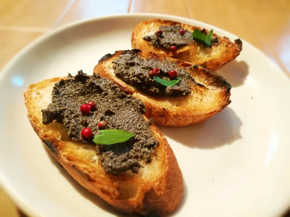 Olive tapenade bruschetta
タプナードのブルスケッタ|Masahiko Aasanoさん