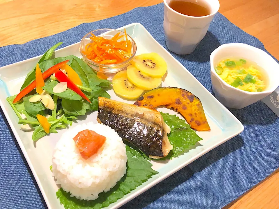 鯖の西京焼き、人参ナムル、明太おにぎり、かきたま汁|harukaさん