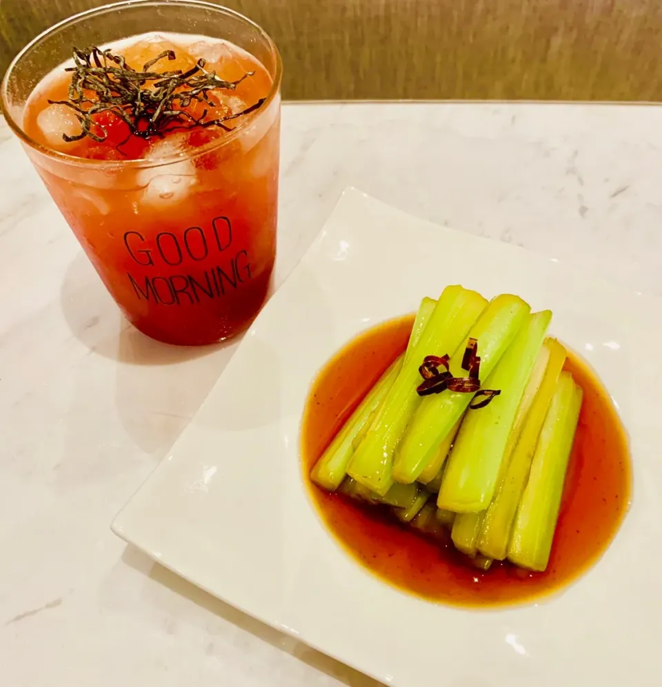 今夜のお酒😊トマトハイ🍅&セロリのお漬物😊|ぽくくんさん