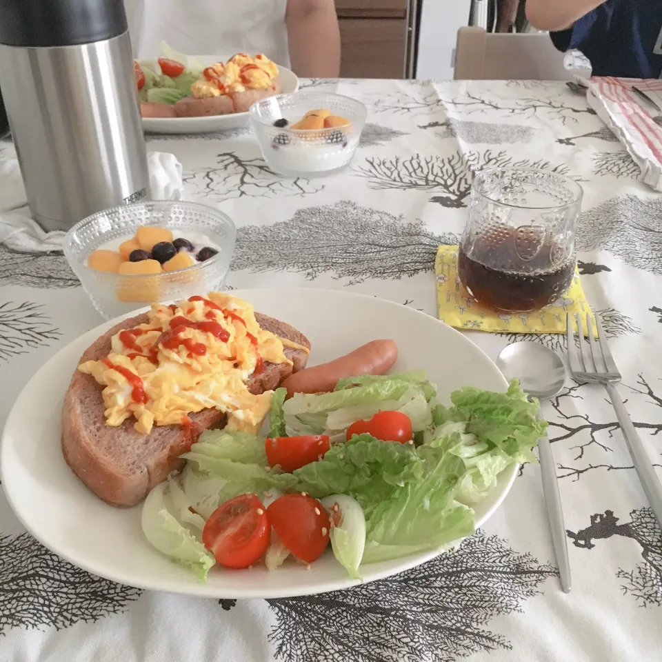 Snapdishの料理写真:#スクランブルエッグトースト で日曜日の #朝ごパン|gintanさん