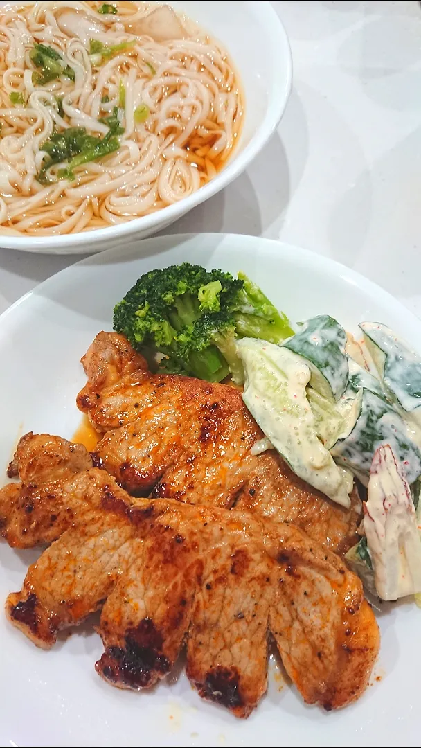 🤗0糖質麺&豚ロース定食🤗
仕事終わりの息子飯👍|まちまちさん