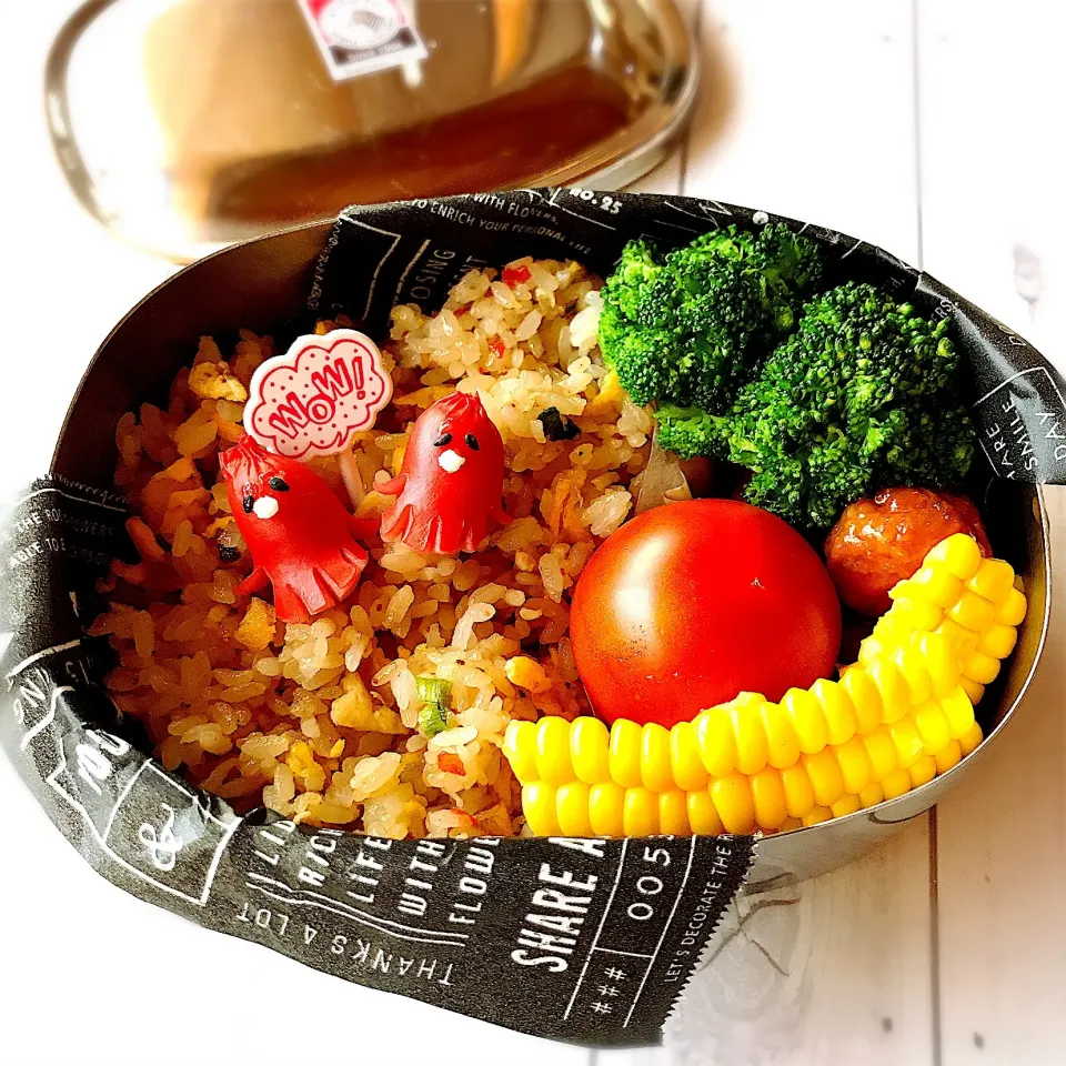 Snapdishの料理写真:#娘弁当 #チャーハン#トマト #たこさんウインナー|mnkさん