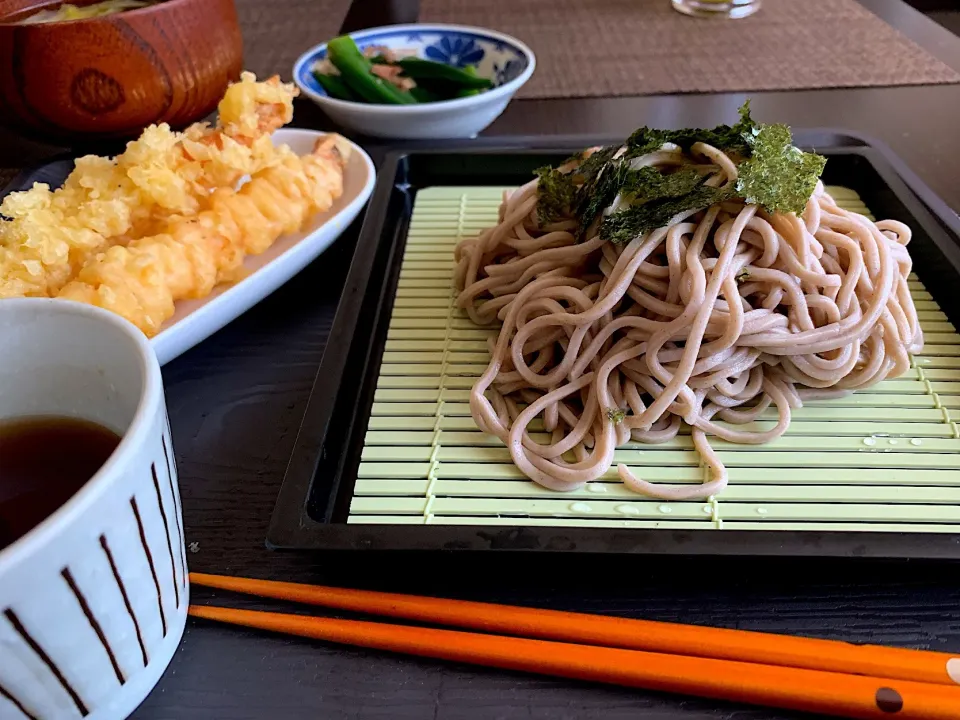 頑張らない普通のご飯☆7/8昼ごはん
＊えび天が食べたくて食べたくて…
         買ってきちゃいましたァ~🤣🤫🤣
#お昼ご飯#お蕎麦#糖質制限中#1型🔰
食べ物に感謝🙏ご馳走様でした🙏|あきさん