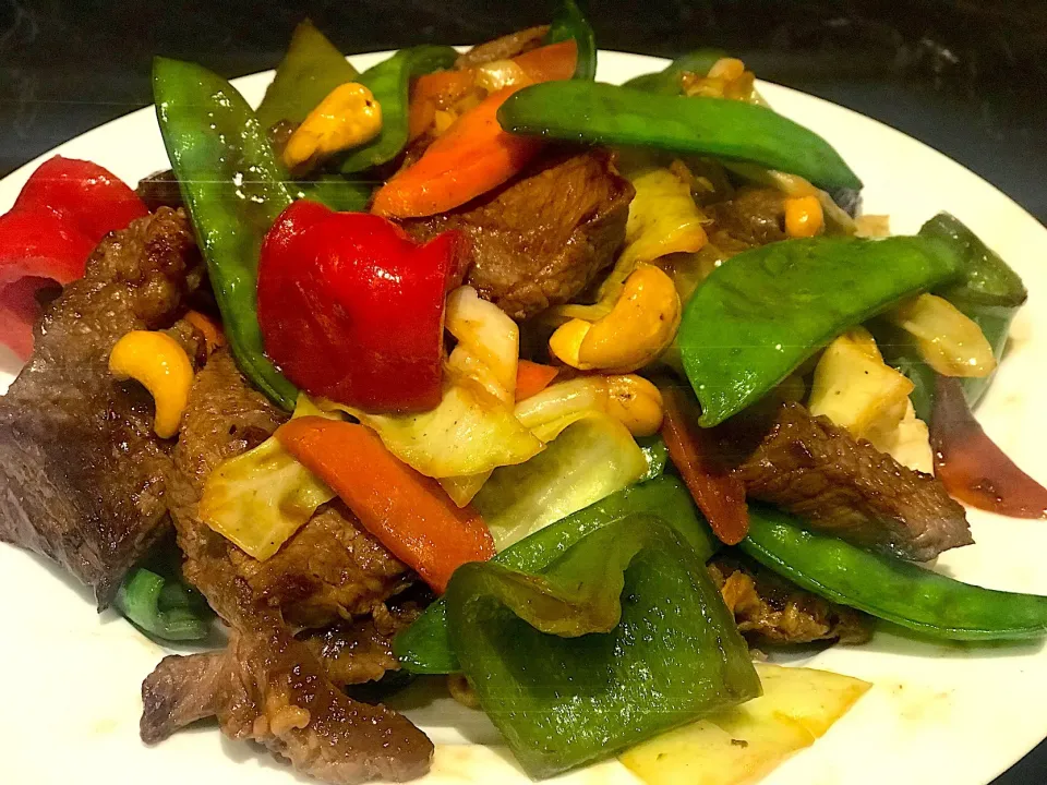 Stir fry beef steak and mixed vegetables with cashews nuts|Babyluv Cabrera Ocampoさん