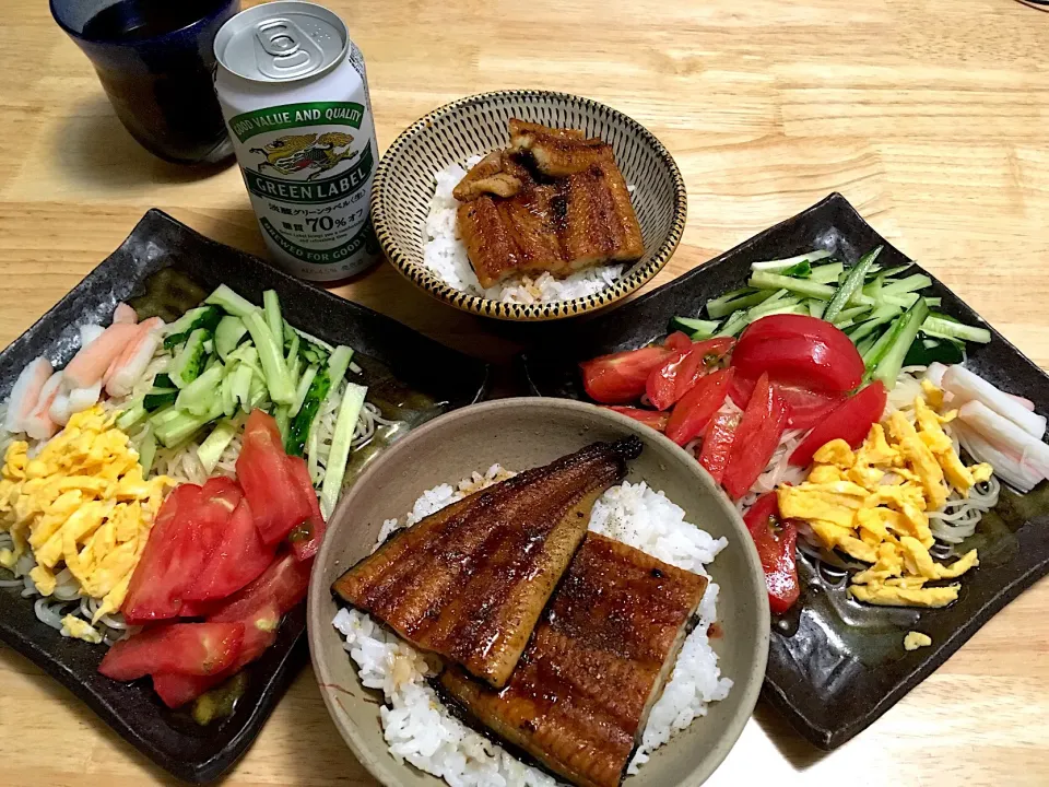 Snapdishの料理写真:昨日の元気モリモリ晩ご飯‼️
鹿児島産うなぎの蒲焼き丼と冷やし中華(バタバタ作って盛り付けが雑だけどご愛嬌って事で💦)(○´∀｀)o""ｴｲ (○´∀｀)o""ｴｲ (○´□｀)/ｵｳ|さくたえさん