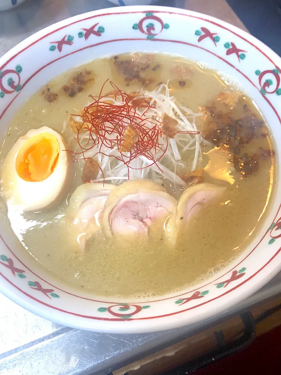 Snapdishの料理写真:鶏白湯と魚介系スープのラーメン|yosukeさん