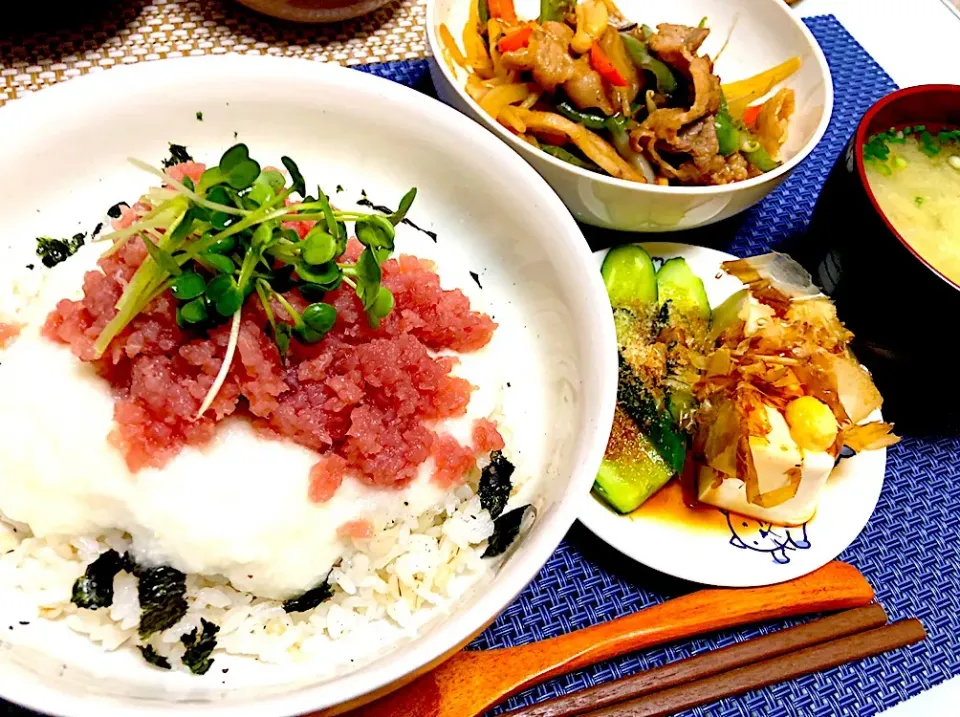 2019*07*08  マグロとろろ丼(わさび醤油で)と生姜を効かせた甘辛豚肉の野菜炒め|✿ うえやま家のレシピ ✿さん