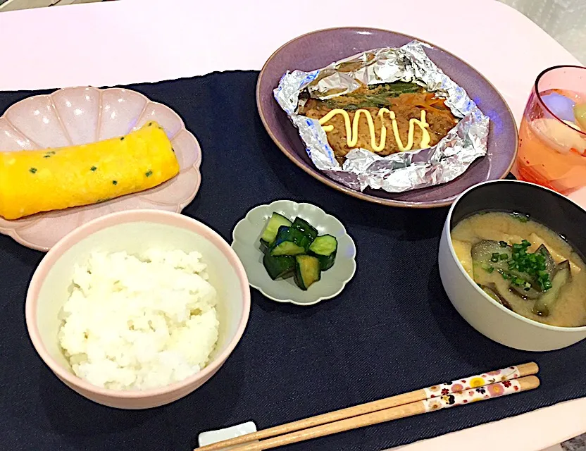 Snapdishの料理写真:#鱈の味噌マヨホイル焼き #たたきキュウリ #茄子と油揚げの味噌汁 #ネギ入り卵焼き|naomiさん