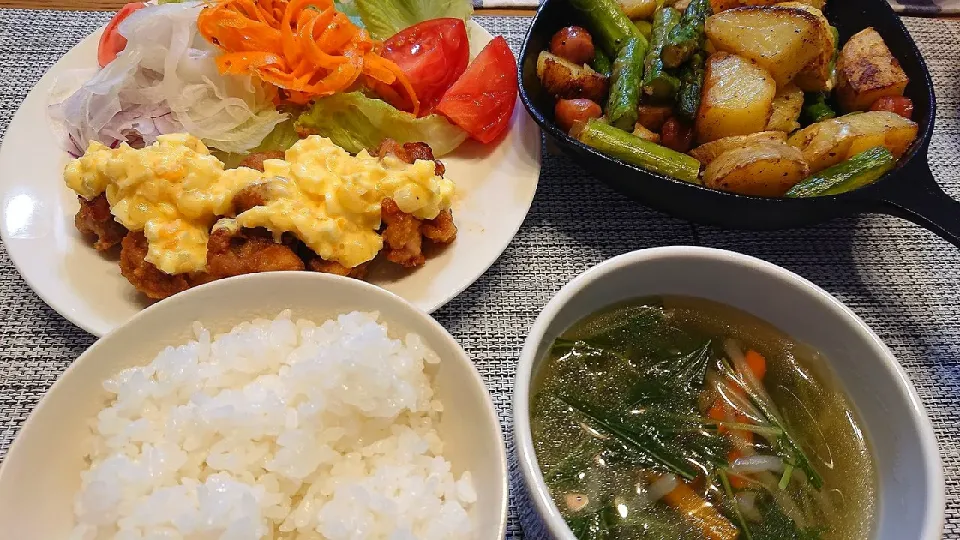 🐔チキン南蛮
じゃがいもとアスパラウインナーのバター炒め
水菜と人参のスープ|くみけるさん