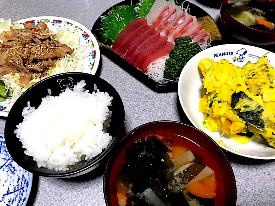 Snapdishの料理写真:#夕飯 白米、カボチャ豆苗ポテサラ、刺身、ツマ、しそ、豚生姜焼き胡麻のせ、大根人参ワカメ味噌汁、キャベツレタスサラダ|ms903さん