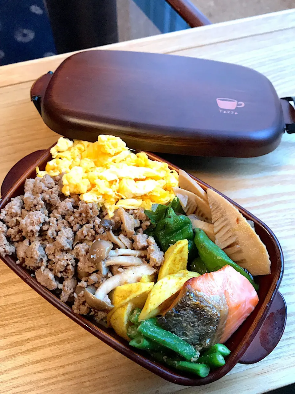 そぼろ丼弁当|二キィさん