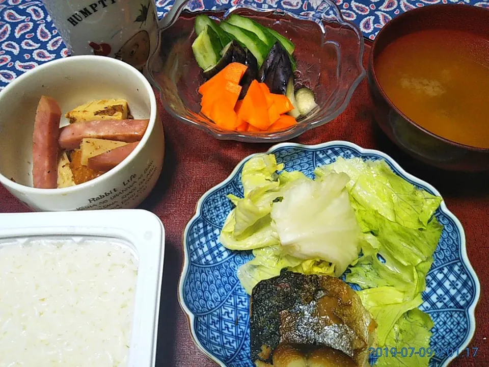 よねばーばの朝ごはん
焼き鯖レタス添え
味噌汁
ハムと筍の炒め物
きゅうり、人参、茄子の糠漬け
レトルトご飯|yoneばーばさん