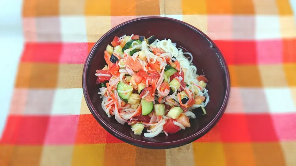 Snapdishの料理写真:夏野菜の冷やし鶏だしそうめん|よっしー(=^ェ^=)さん