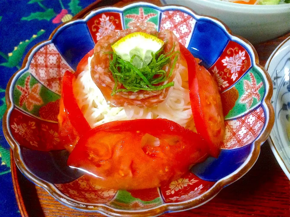 生サラミとトマトの冷やしそうめん|Cuisineさん