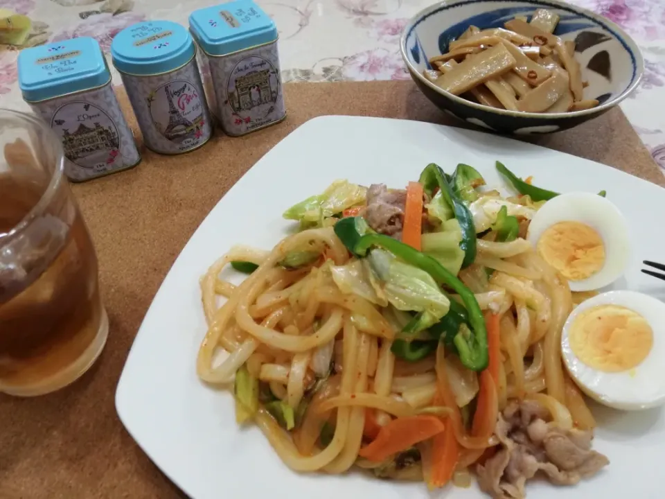 令和元年7/9
キムチの素で野菜たっぷり焼きうどんのブランチ😋|たえさん