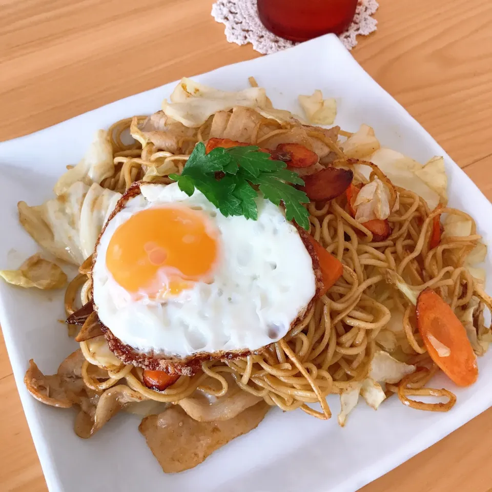 ソース焼きそば|´-`)ﾁﾗｯカレー粉も入れてみたお昼ご飯|サチャンさん