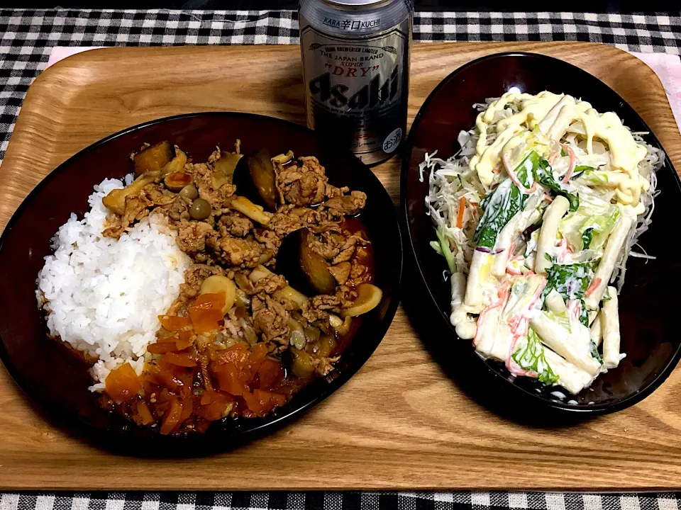 Snapdishの料理写真:今日の夕食 ☆カレーライス ☆福神漬け ☆マカロニサラダ ☆キャベツミックスサラダ☆ビール🍺|まぁたんさん