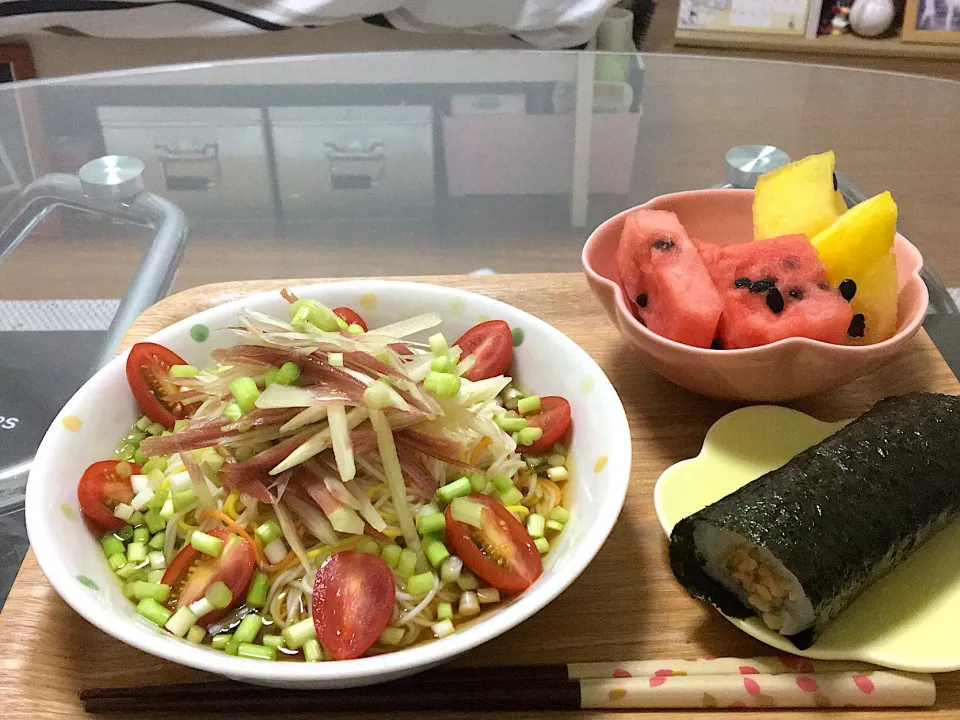 ミョウガと万能ねぎたっぷりそうめん|よぉ〜さん