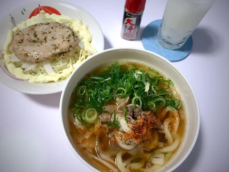 今宵は、肉うどん🍜
#肉うどん
#ハーブチキンサラダ|Kojiさん