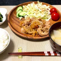 Snapdishの料理写真:生姜焼き定食|yuyuさん