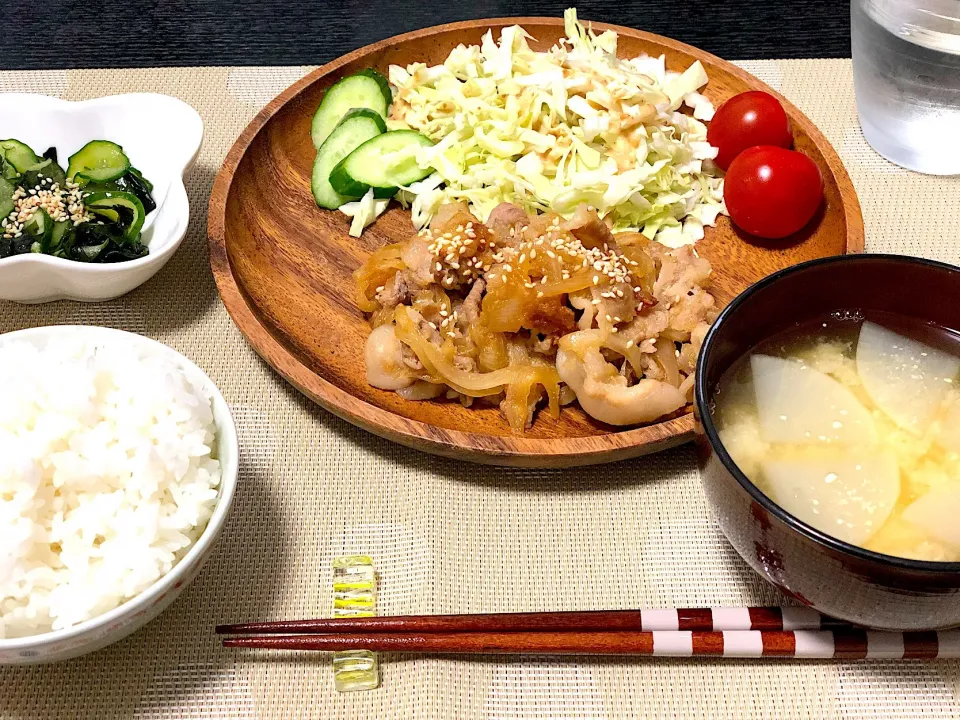 Snapdishの料理写真:生姜焼き定食|yuyuさん