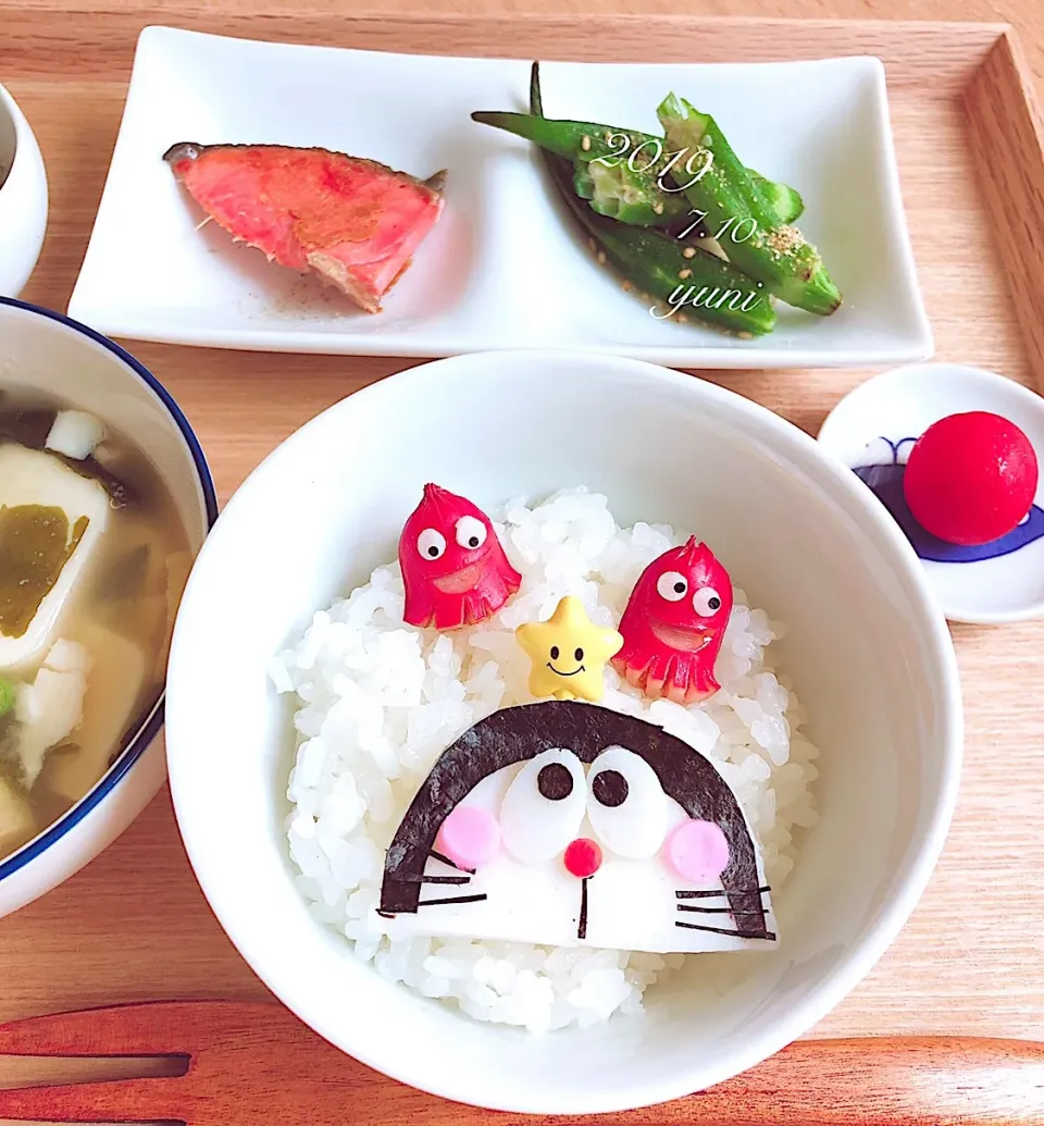 ドラえもん で おはよぅ🤗
       朝ごはん🍚|🌸yuni🌸さん