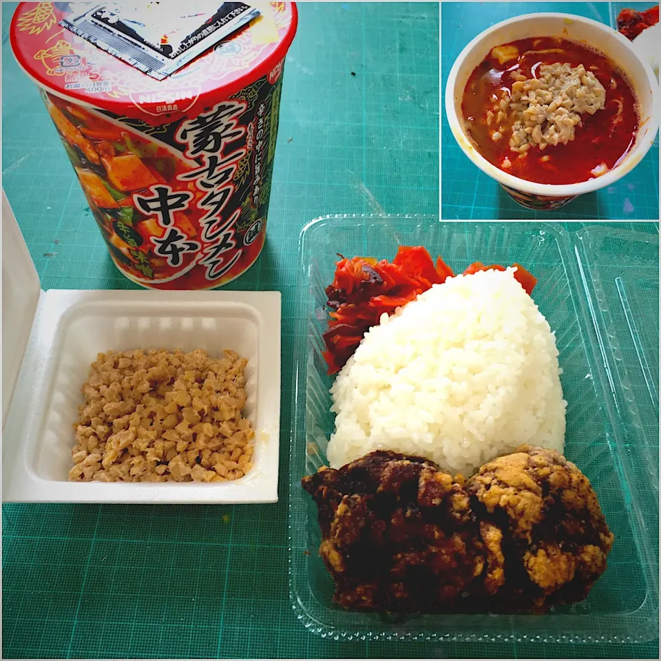 Snapdishの料理写真:今日のお弁当‼︎ 10 July
 #お弁当  #弁当  #lunchbox  #お弁当の記録  #納豆の日  #蒙古タンメン中本  #カップ麺|Yoshinobu Nakagawaさん