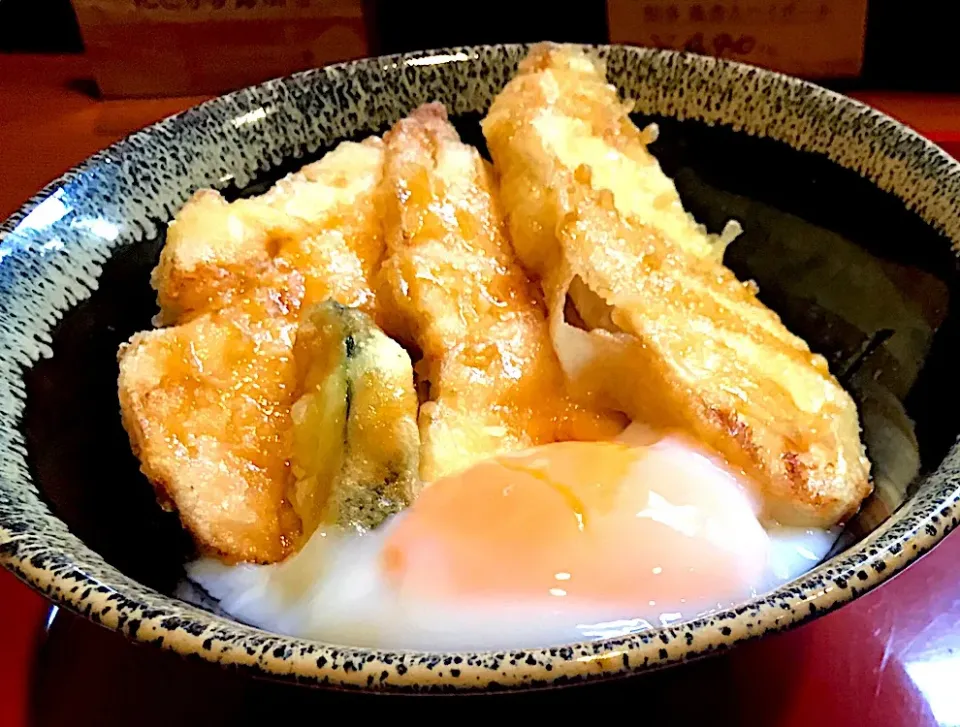 厚切りとり天丼 半熟卵のせ 黒酢タレ|なお🅿️さん