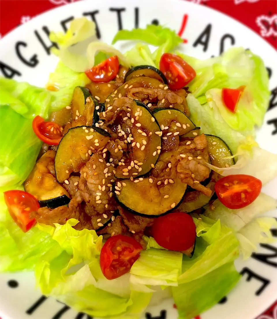 今日の夕飯☆ズッキーニと豚肉のピリ辛炒め|琥珀さん