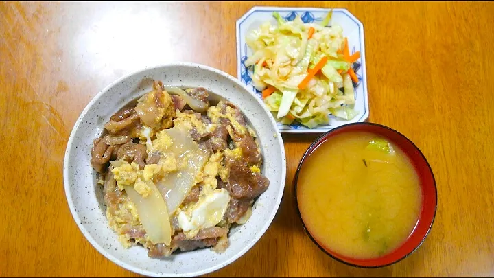 ６月２９日　他人丼　キャベツとにんじんの付け合わせ　山芋とあおさのお味噌汁|いもこ。さん