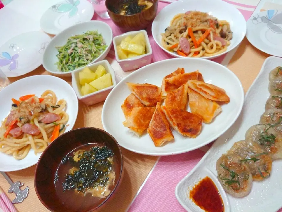 夕食(^ー^)
焼きうどん
春巻き
ニラ焼餅
豆苗とツナサラダ
タマゴと海苔のスープ
メロン|プリン☆さん