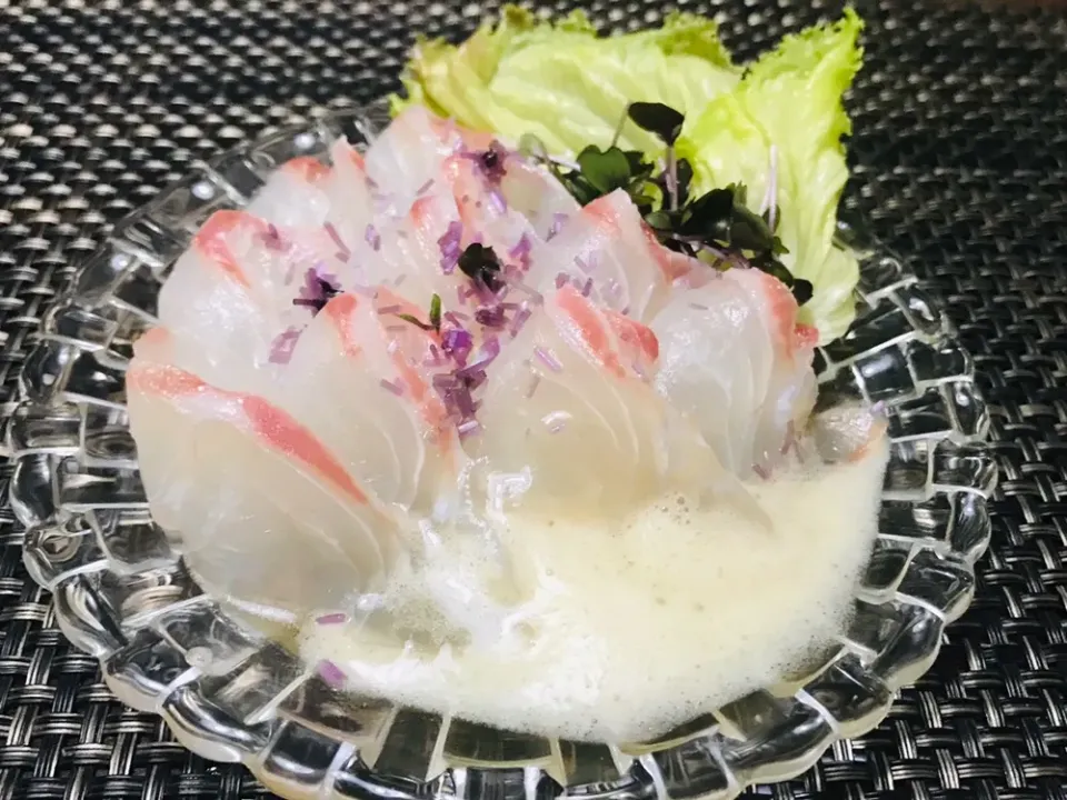 Snapdishの料理写真:マダイのお刺身。醤油のヌーベごま油風味。|イチロッタさん