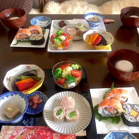 「甘酒おかず部」を使ってみたSnapdishの料理・レシピ写真:自宅で女子会ランチ

甘酒に漬けた鶏ハム、キャベツロール
四海巻き、サーモンロールでお昼ご飯

#麹甘酒#鶏ハム#四海巻き#サーモンロール