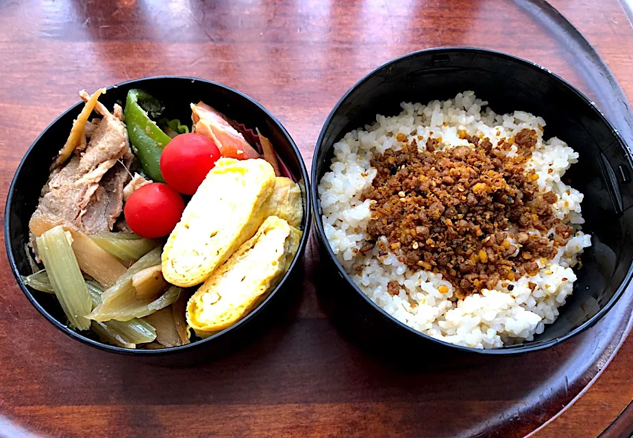 Snapdishの料理写真:本日も息子弁当🍱🍙🍱🍙豚肉味噌炒め🥩鮭ハラス焼き🐟ふきのきんぴら🍱
 #息子弁当  #豚肉 #鮭  #中島公園  #札幌|Yukie  Toriseさん