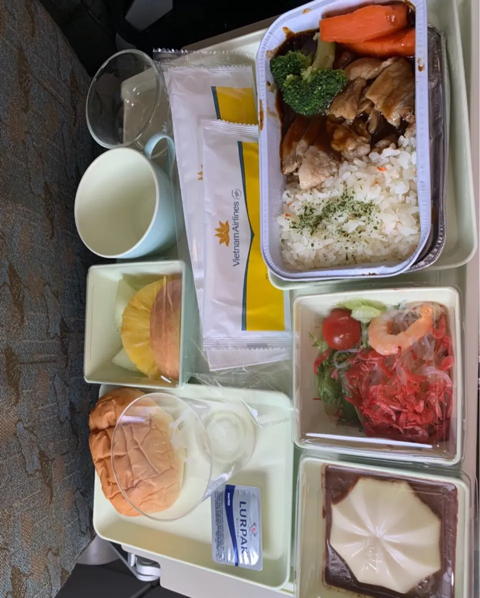 ベトナム航空
国際線機内食|Morito Kamiyaさん