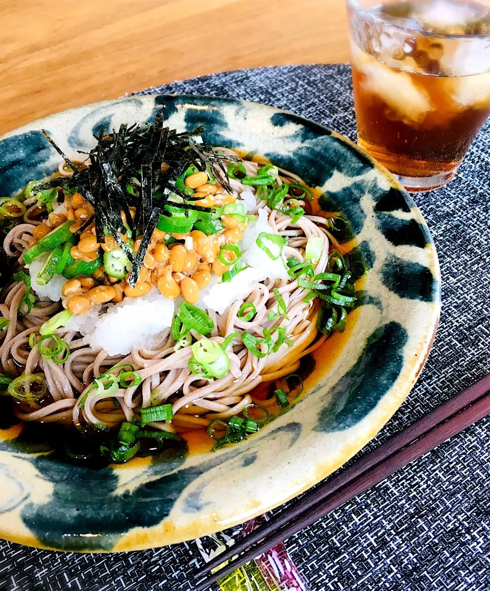 今日のお家で一人ランチは
納豆おろしオクラぶっかけ蕎麦✨|ミッチ☆ママさん