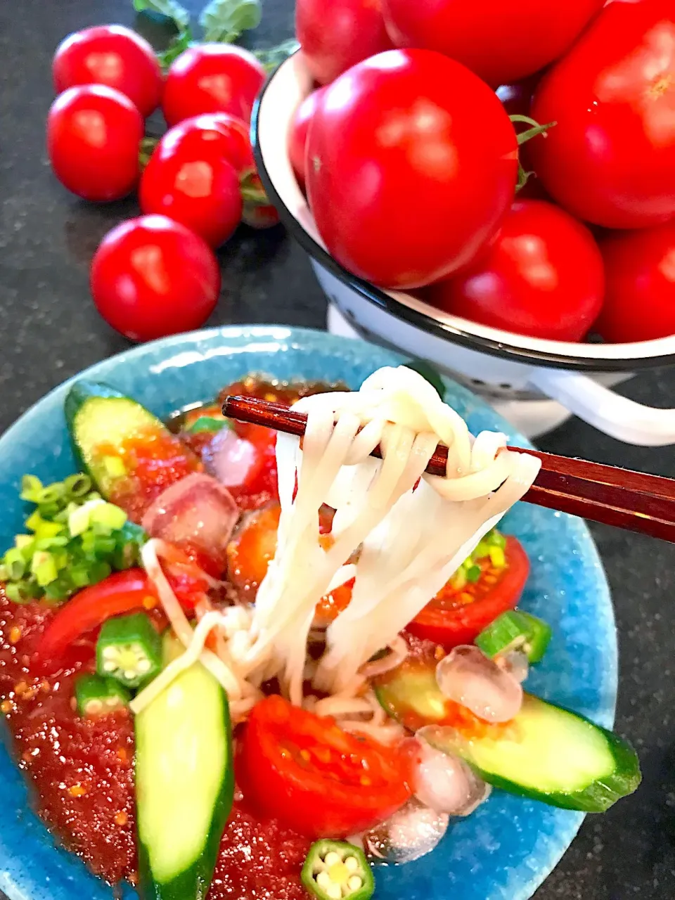 Snapdishの料理写真:農家さん完熟トマト🍅🍅で作った
鯖缶入りトマト麺つゆそうめん🍅|シュトママさん