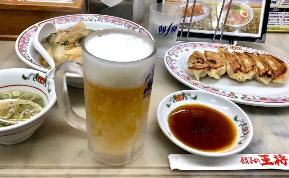 久々のマイ王将定番ランチ
・餃子一人前
・中華丼
・生小ビール🍺|mottomoさん