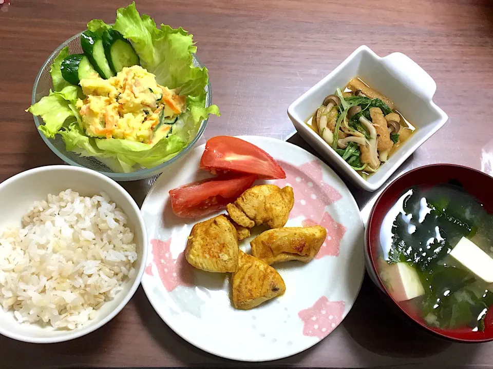 タンドリーチキン わかめと豆腐の味噌汁 水菜と揚げの煮浸し ポテトサラダ|おさむん17さん