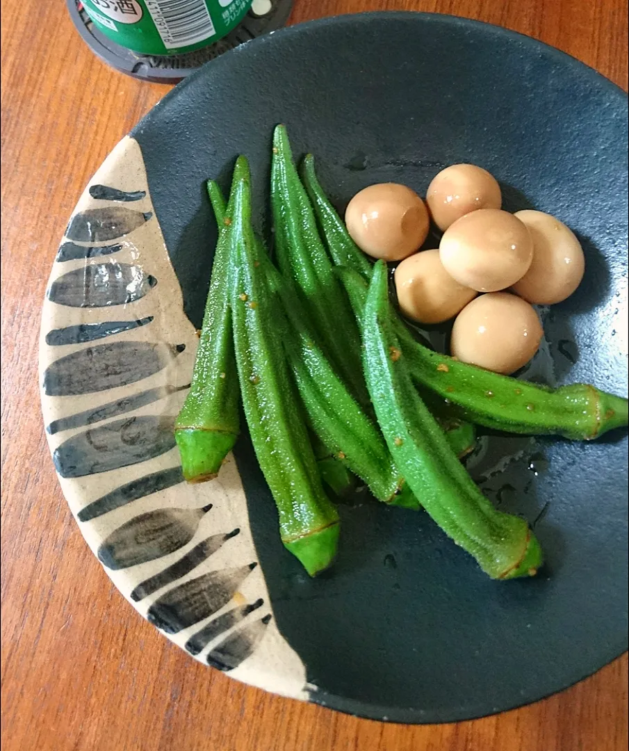 Snapdishの料理写真:ｵｸﾗとうずらのにんにく醤油漬け|まりおさん