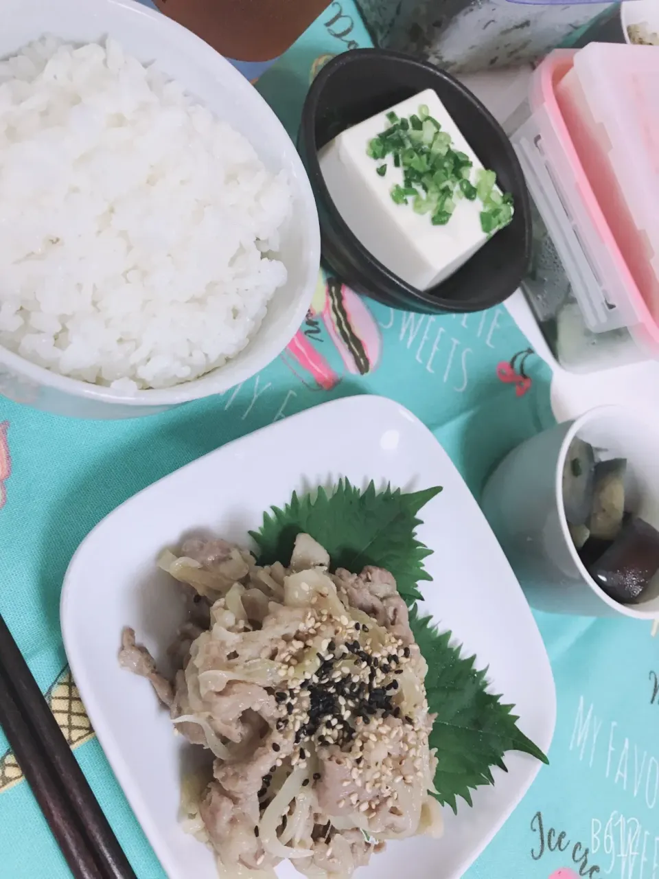 豚肉の味噌焼😋
ごま油で炒めいい香り😋|ゆきさん