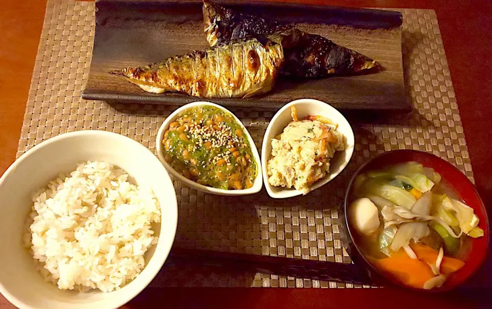 Today's Dinner🍴めかぶ納豆･卯の花･醤油麹&塩焼き鯖･もち麦飯･お野菜たっぷり舞茸豚汁|🌈Ami🍻さん