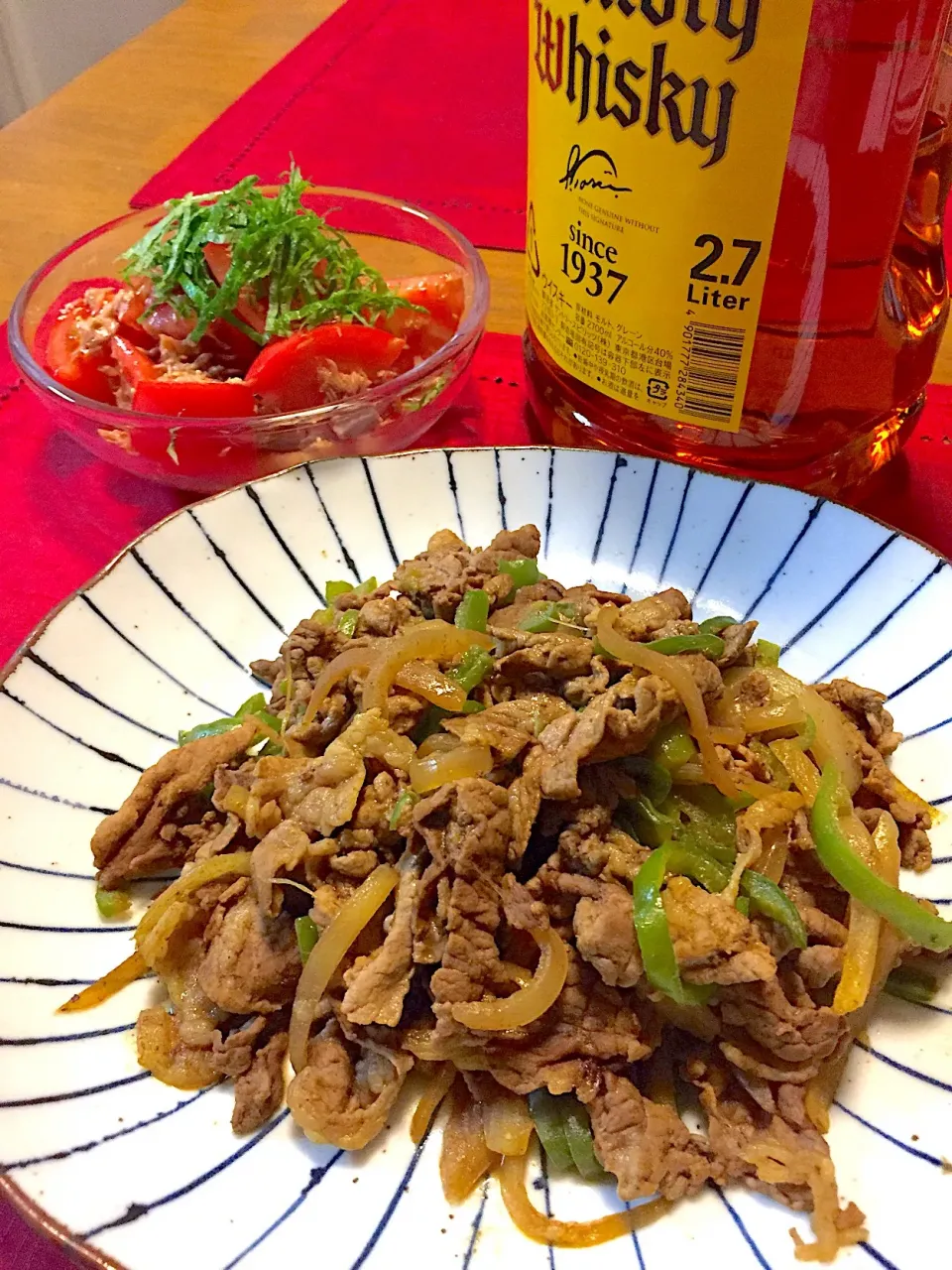 牛肉とピーマンカレー風炒め🐮
トマトツナあえ🍅|おかちさん