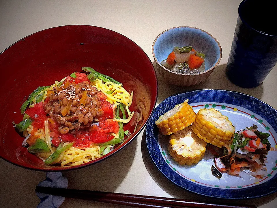 7／11夕食  #晩ごはん 
•糖質0麺中華麺風で、トマト納豆冷やし中華  •とうもろこし/ワカメとカニかま他の和え物 •大根他煮物   ‥昆布つゆ➕カンタン酢➕ごま油で、簡単冷やし中華のたれ♪‥|おさんどんさん