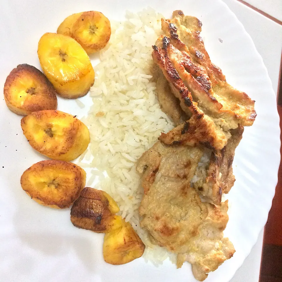 Arroz con carne frita y maduros|Magnate Cristhian🍤さん