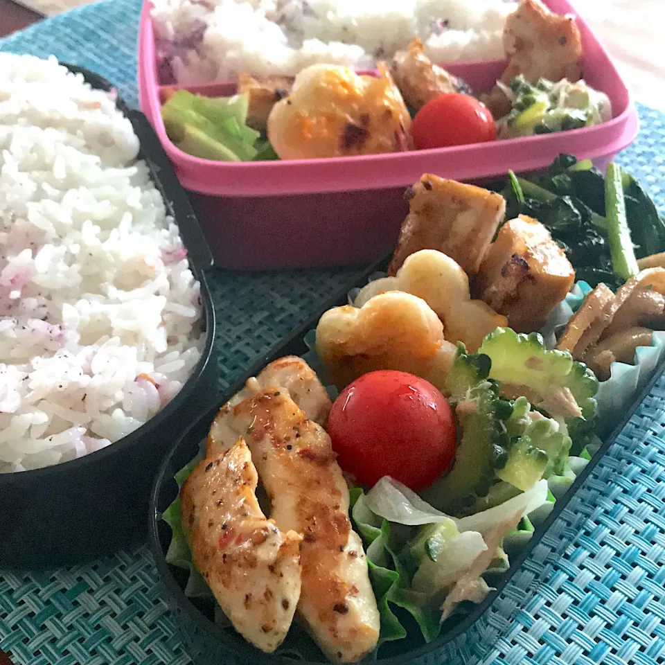 今日のお弁当🍱
鶏肉のレモン香草焼き
青菜炒め
ゴーヤ和え物
レンコンきんぴら

金曜日、どんより曇り空から
スタートです。

今日も気をつけていってらっしゃい👋😊|mokoさん